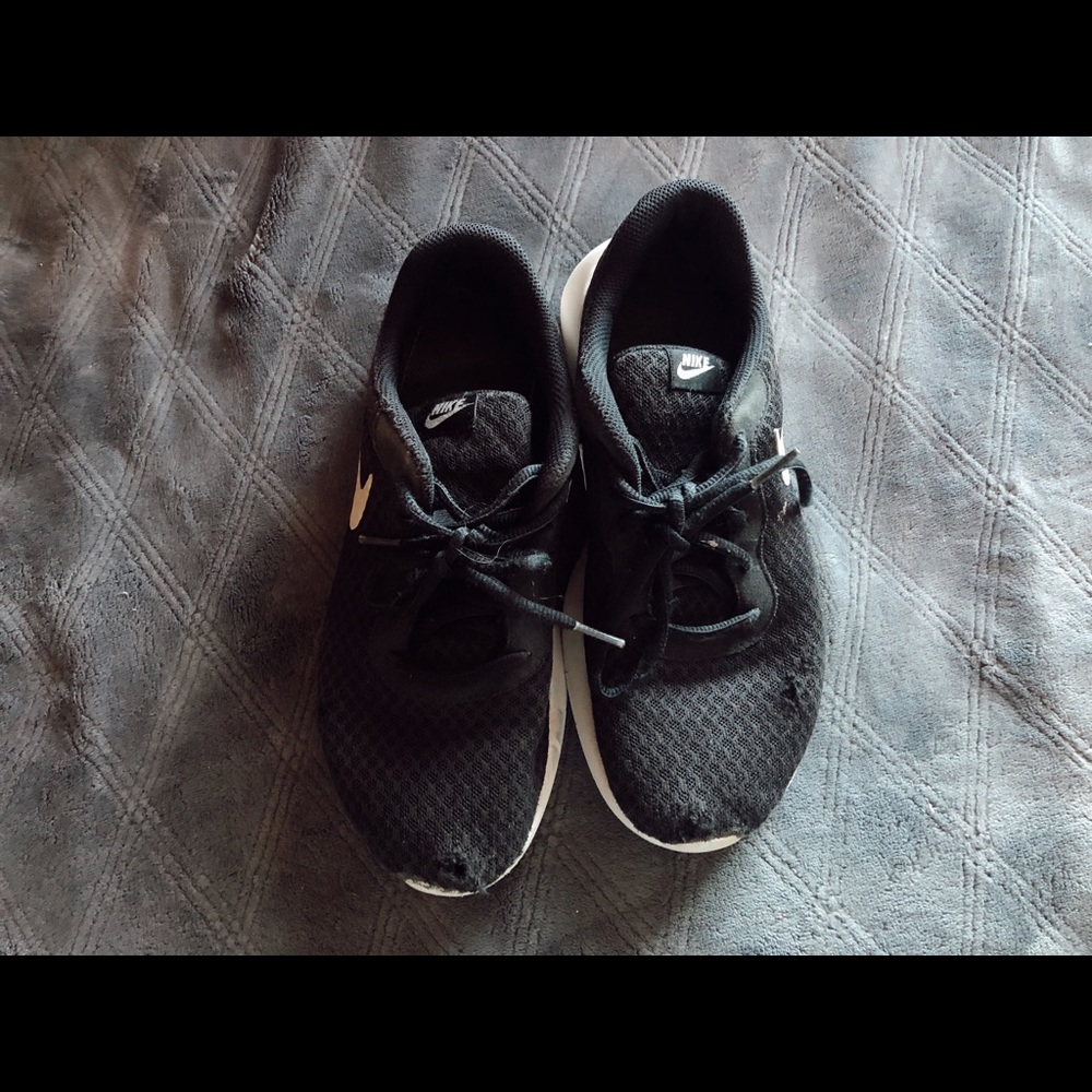 adidas black tennis shoes